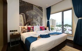 Hotel Gallery 67